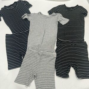 Set of 3 Avauma pajama sets.